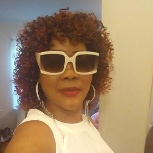 Meet your Posher, Julia